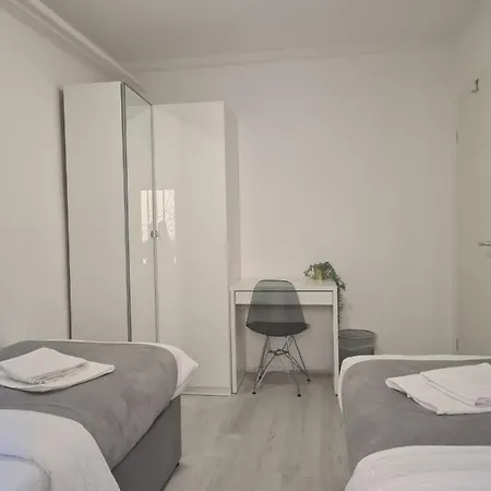 House For Rent 아파트